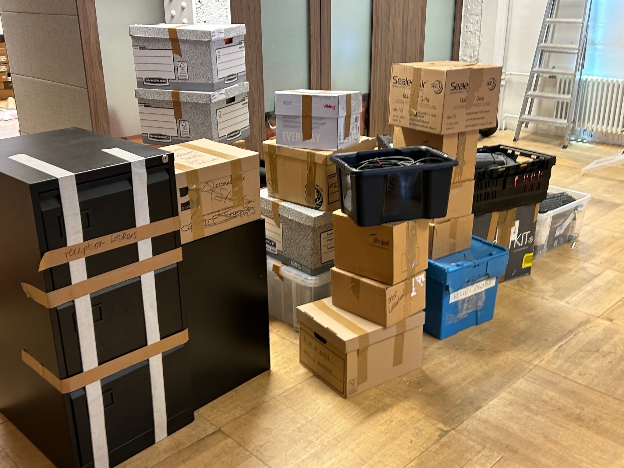 offers a full range of packing and removal services. We understand that your requirements may differ from other customers. That’s why we tailor our packing services to meet your individual needs.